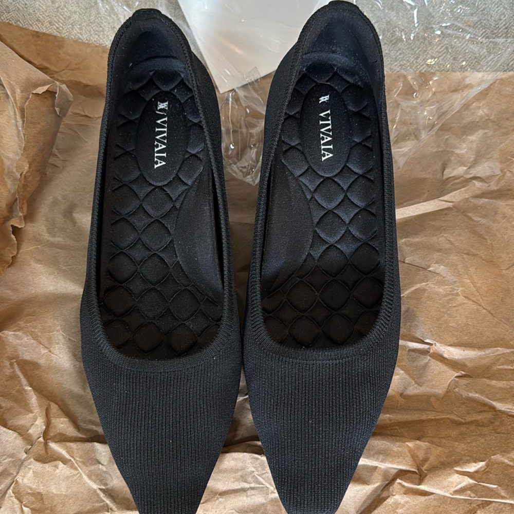 Vivaia Black Point Toe Heels [S109]